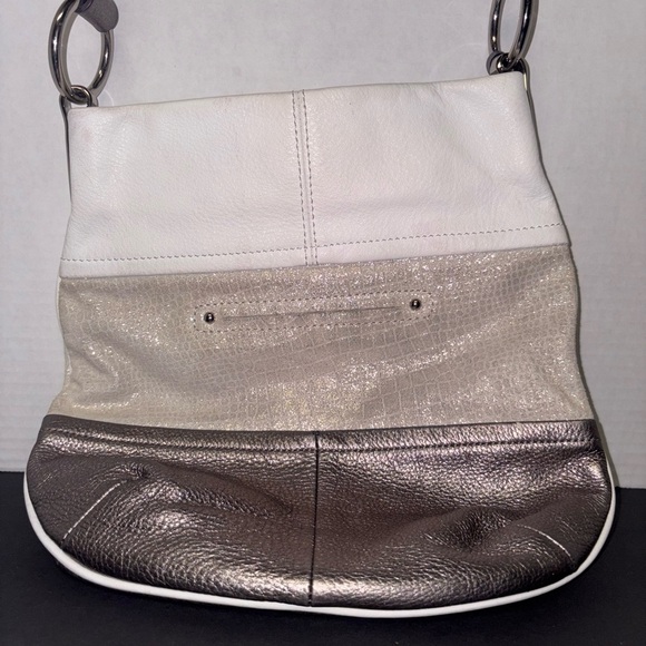 B MAKOWSKY METALLIC SILVER SOFT LEATHER HOBO STYLE HANDBAG - A8 - Picture 4 of 11